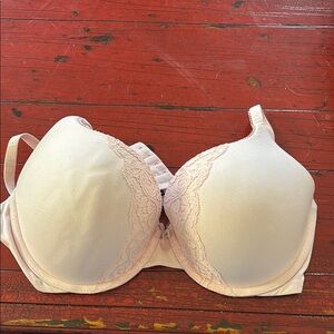 Elegant Lace Trim Bra in Light Pink